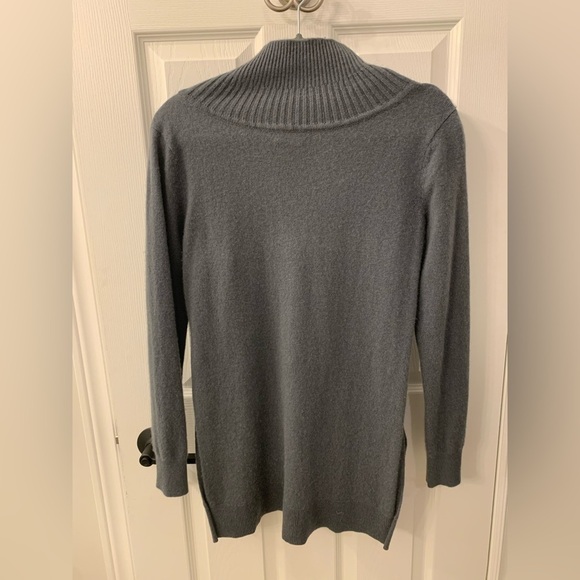 Like new dark grey CLUB MONACO 100% CASHMERE  TURTLE/MOCK NECK SWEATER - Picture 6 of 6